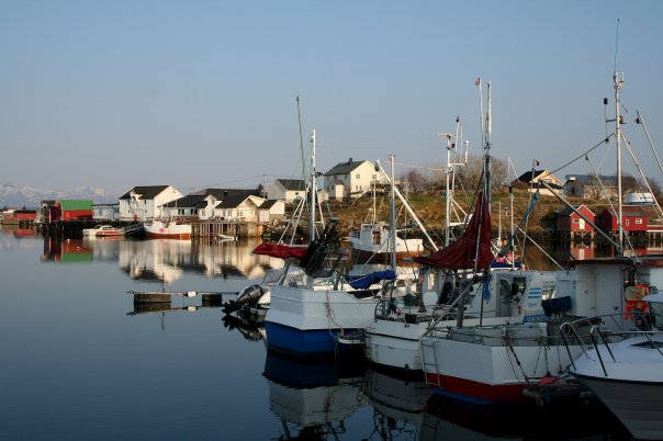 Kirk�ybryggene med marinaen p� Andersnesset i forgrunnen.